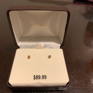 14K 14 K caret Gold Earnings / Studs